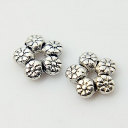 10 stk  Blume,antiksilber 7 mm x7 mm, 2 mm dick, Bohrung: 2 mm.